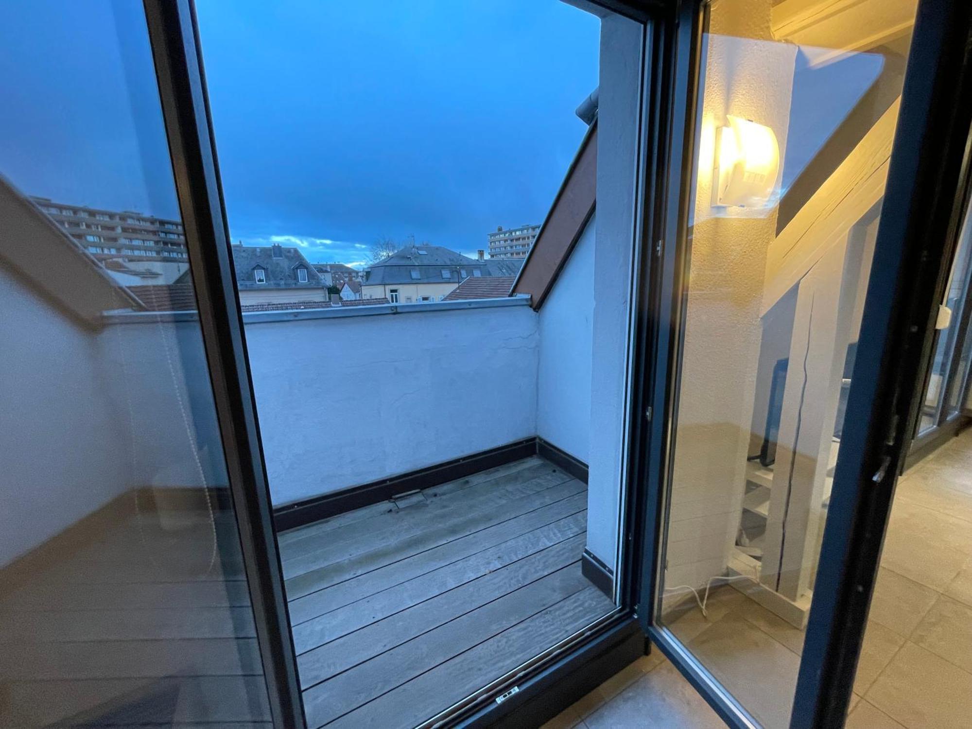 Fathala - Appartement Lumineux En Dernier Etage - Face A La Gare Routiere Sarrebourg Exterior foto